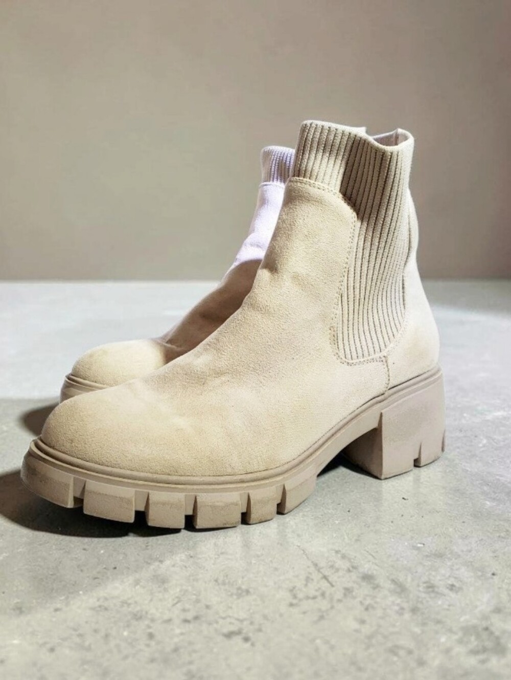 Sincerely Jules Womens Ashville Chelsea Lug Chunky Knit Ankle Boots size 9